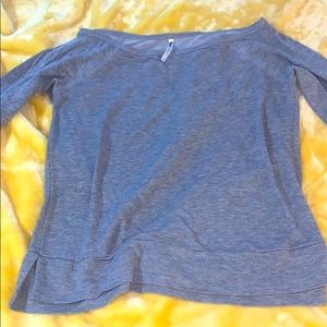 I’m selling this shirt that doesn’t fit me anymore